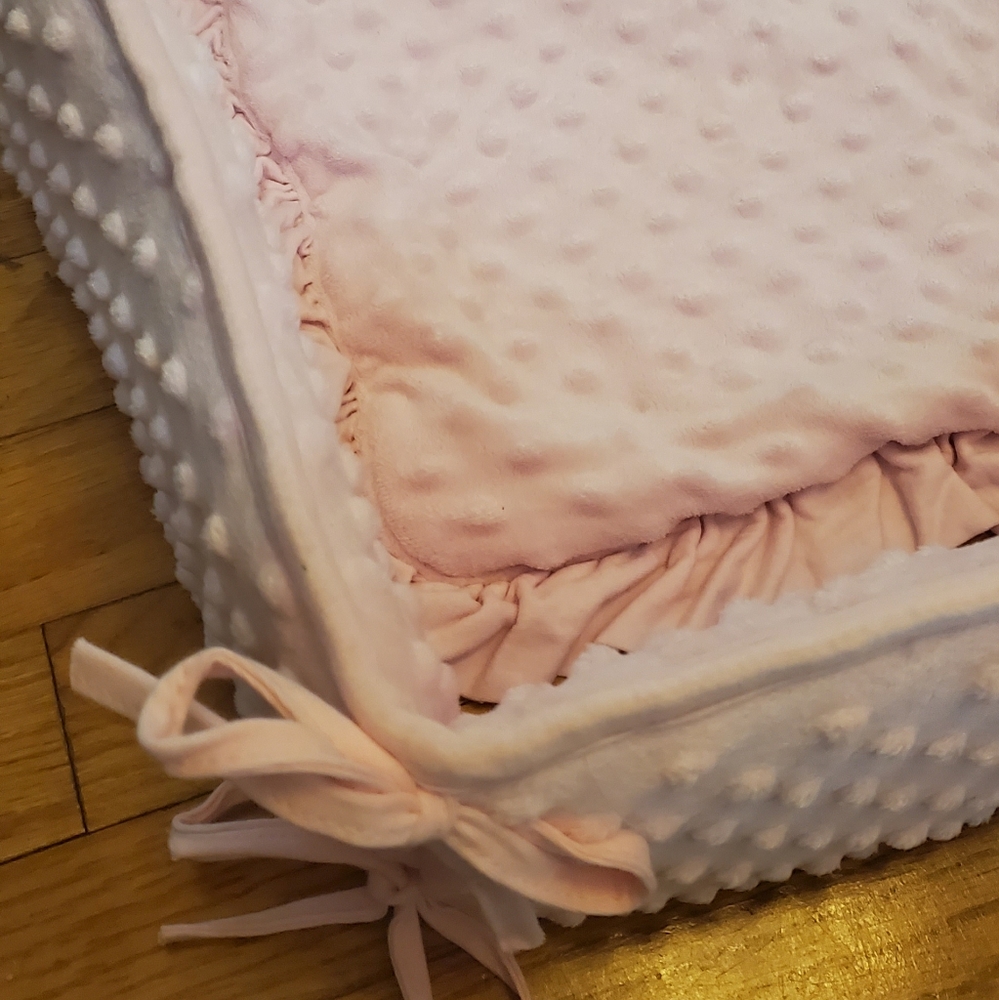 Basinet bumpers with matching blanket